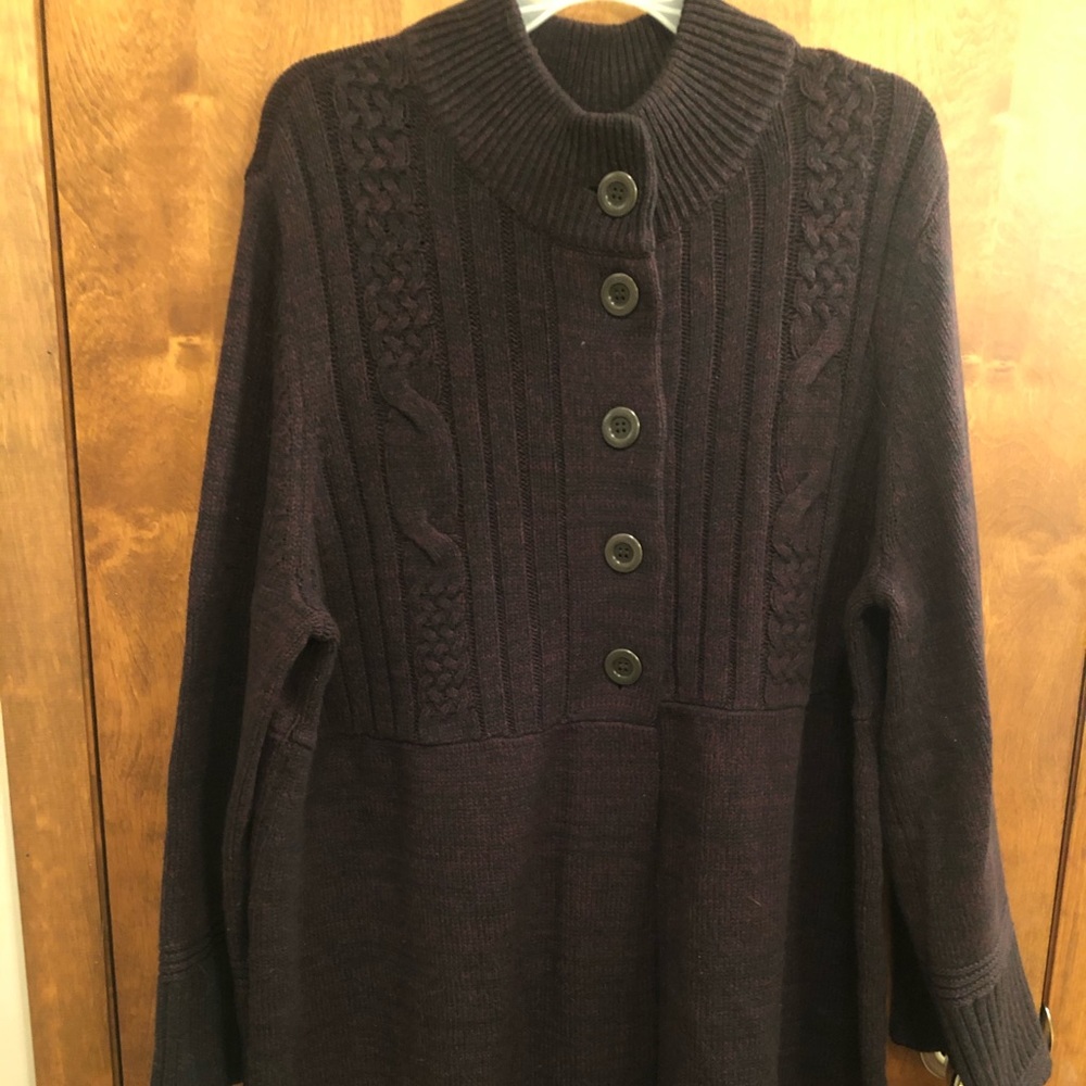 Women’s cardigan.